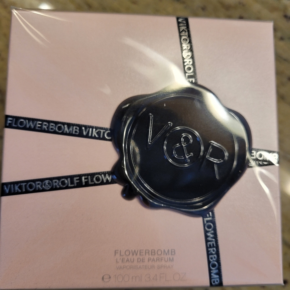 Viktor Rolf flower bomb 3.4fl oz